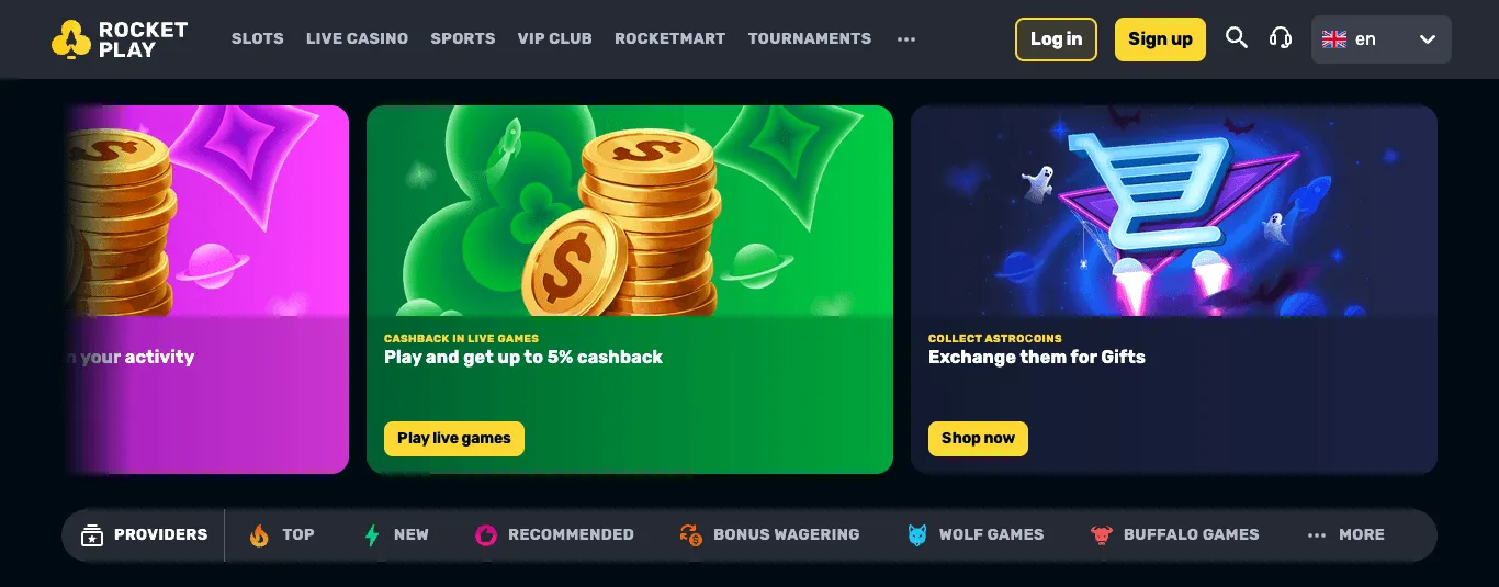 RocketPlay homepage: a top menu with Slots, Live casino, Sports, VIP club, RocketMart and Tournaments, Log in and Sign up buttons and an en language switch; a carousel of promotion cards, including live-games cashback and Astrocoins gifts; and a category bar with Providers, Top, New, Recommended, Bonus wagering and game studios.